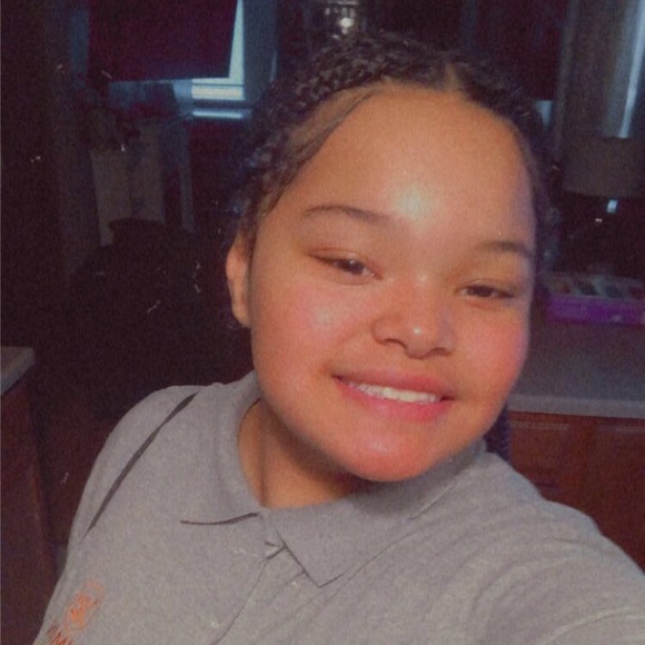 Addison Anderson - Poshmark Profile Picture of Addison Anderson (@addirosemae) on Poshmark