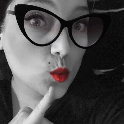 Profile Picture of Shelly Lloyd (@shelloyd15) on Twitter