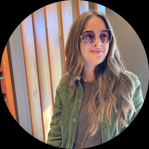 Profile Picture of Sarah Echeverria (@sarahpilar) on Poshmark