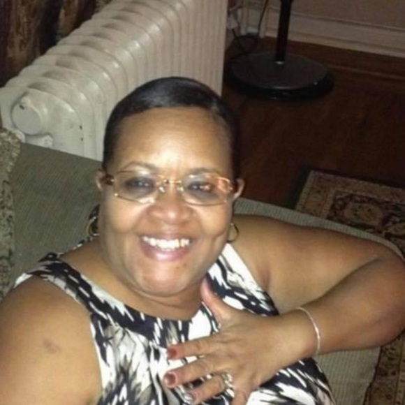 Profile Picture of Nidia Colon (@nidia_colon) on Poshmark