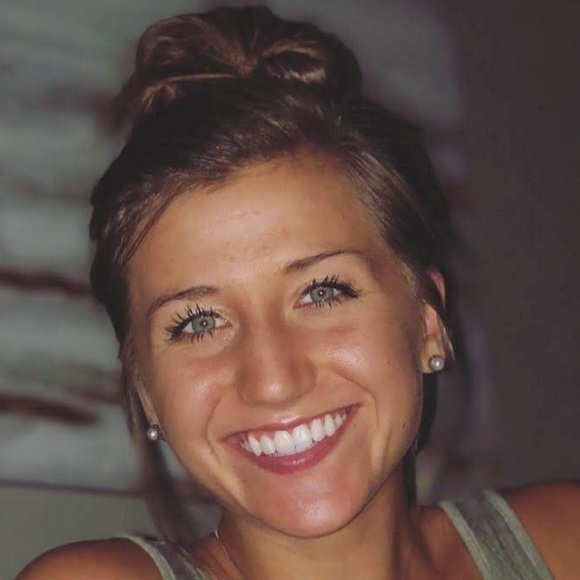 Profile Picture of Brooke Drezek (@bedrezek) on Poshmark