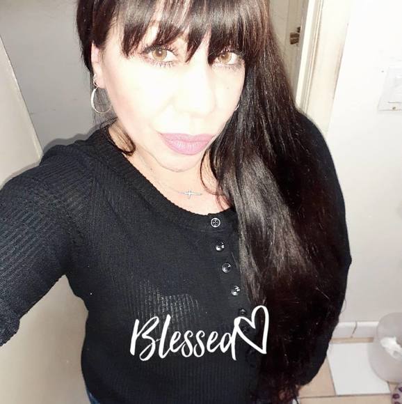 Profile Picture of Frances Ramirez (@thrompslips) on Poshmark