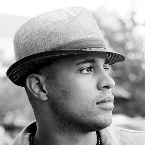 Profile Picture of Jonathan Alicea (@jonathanalicea) on Poshmark