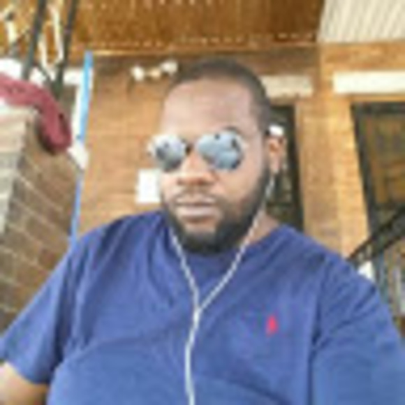 Profile Picture of Tommy Starks (@tommystarks1979) on Poshmark
