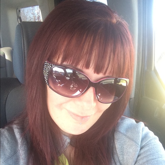 Profile Picture of Shelly Crowe (@shellbell1107) on Poshmark