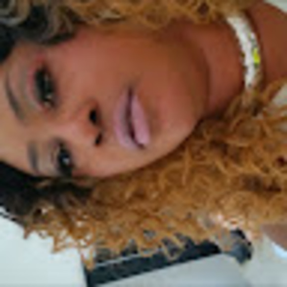 Andrea Wynter - Poshmark Profile Picture of Andrea Wynter (@andreawynter895) on Poshmark