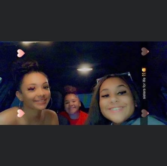 Profile Picture of Brandi Zarba (@bran31985) on Poshmark