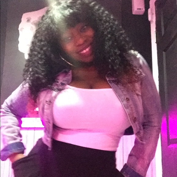 Profile Picture of Candice Dunbar (@candiescane4u) on Poshmark