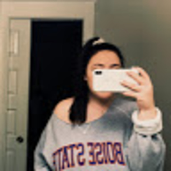 Profile Picture of Sophie Spraker (@sophspraker) on Poshmark