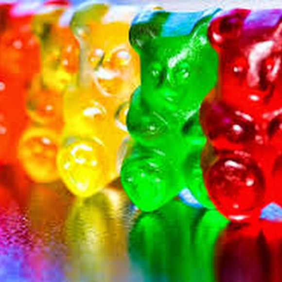 Profile Picture of Fiona Pietroski (@gummybear8329) on Poshmark