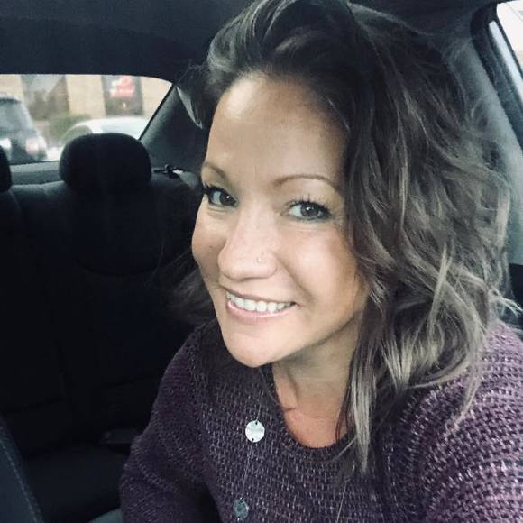 Profile Picture of Lisa Stretch (@lstretch11) on Poshmark