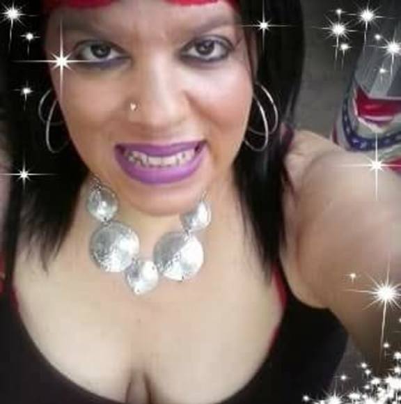 Shari Shari - Poshmark Profile Picture of Shari Shari (@shari_shari) on Poshmark