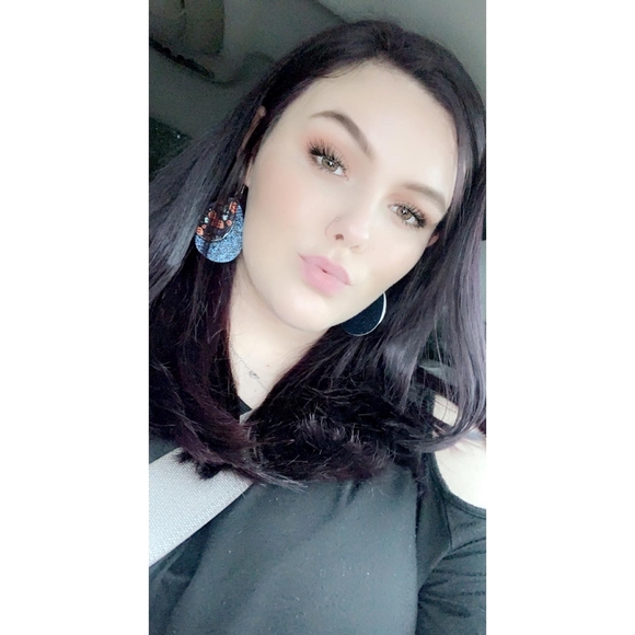 Profile Picture of Hope Charping (@hopecharping17) on Poshmark