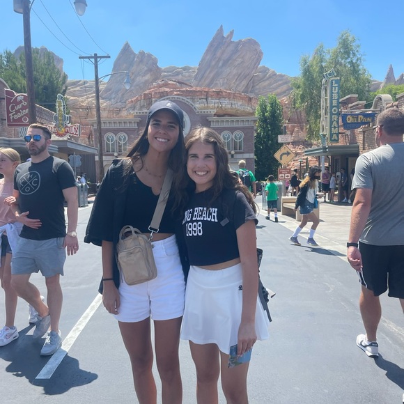 Profile Picture of Sofia Hufnagel (@sofiahuffy) on Poshmark