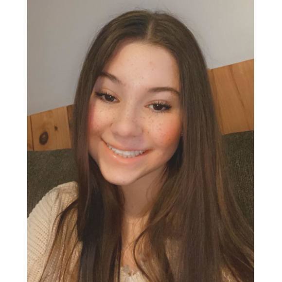 Profile Picture of Britney Lambert (@britney_lambert) on Poshmark