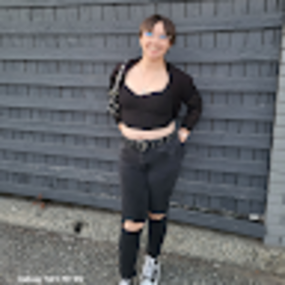 Profile Picture of Emily Hagarty (@emilyhagarty) on Poshmark