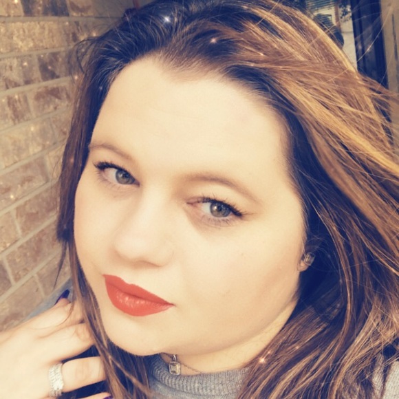 Profile Picture of Cindy Clowers (@cclowers86) on Poshmark