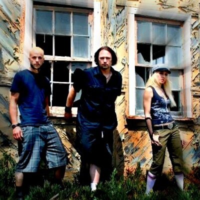 Profile Picture of Johnny, Jenny, Fee (@AbitAtheBand) on Twitter