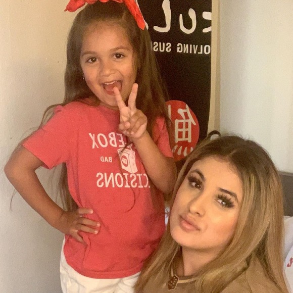 Donnika Olivarria - Poshmark Profile Picture of Donnika Olivarria (@donnika_o) on Poshmark