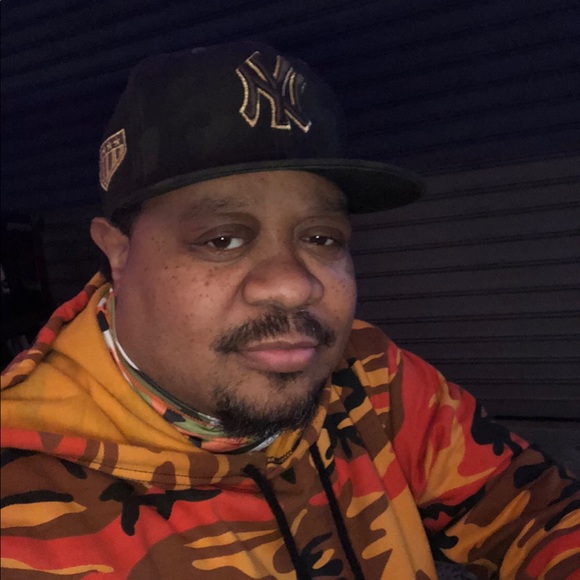 Profile Picture of Anthony Batts (@icetone12) on Poshmark