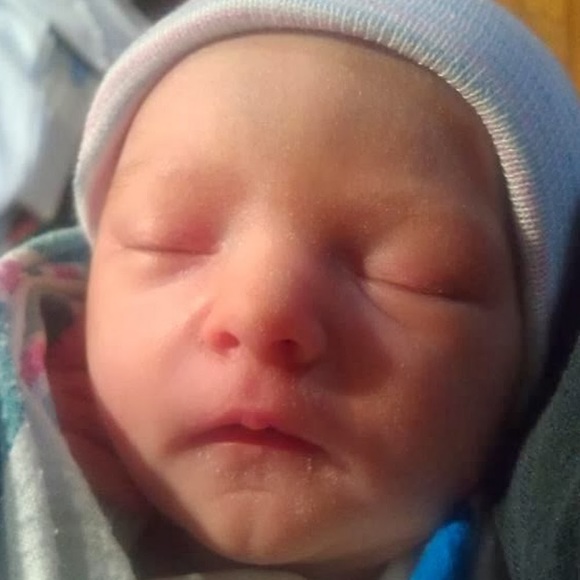 Profile Picture of Sammi Simonik (@rbbrduckie1987) on Poshmark