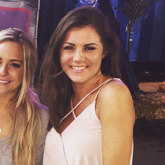 Profile Picture of Mallory Mischka (@malmisch99) on Poshmark