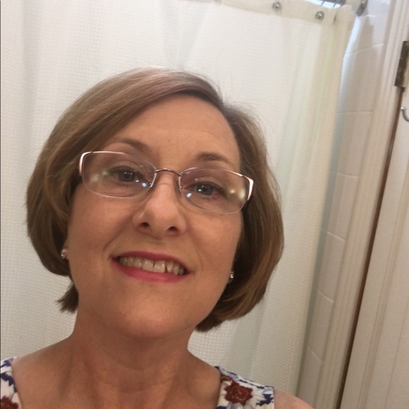 Profile Picture of Debbie Wigginton (@debbiewigginton) on Poshmark