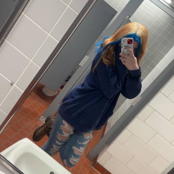 Profile Picture of Justine Lutze (@justinelutze) on Poshmark