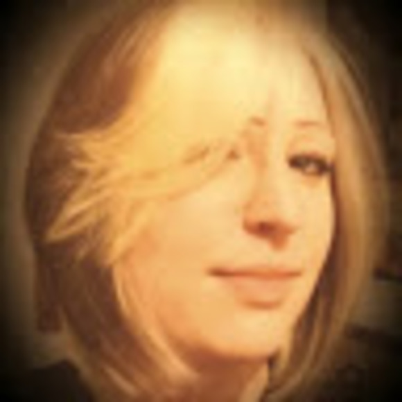Profile Picture of Erin Pollander (@epollander) on Poshmark