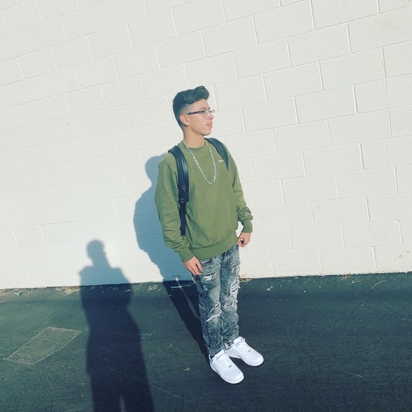 Profile Picture of Chris Anglin (@chris_anglin362) on Poshmark