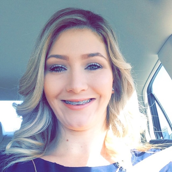 Profile Picture of Kirsten Deuchars (@kirstendeuchars) on Poshmark