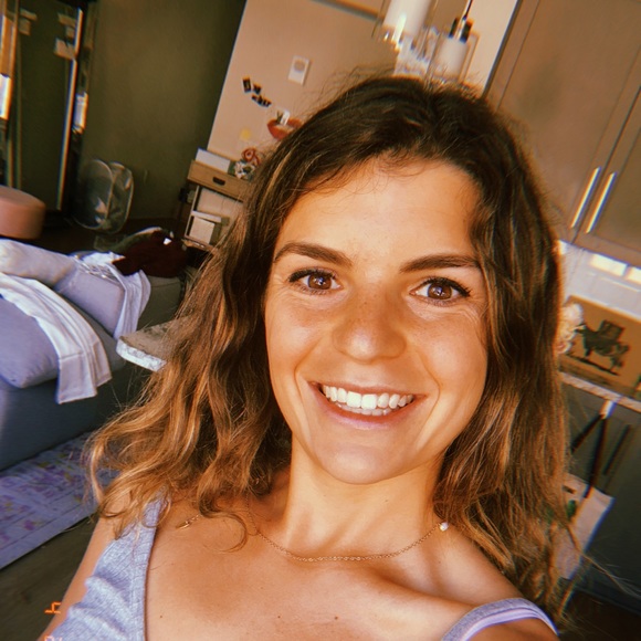 Profile Picture of Josie Schwartz (@jbschwartz7) on Poshmark