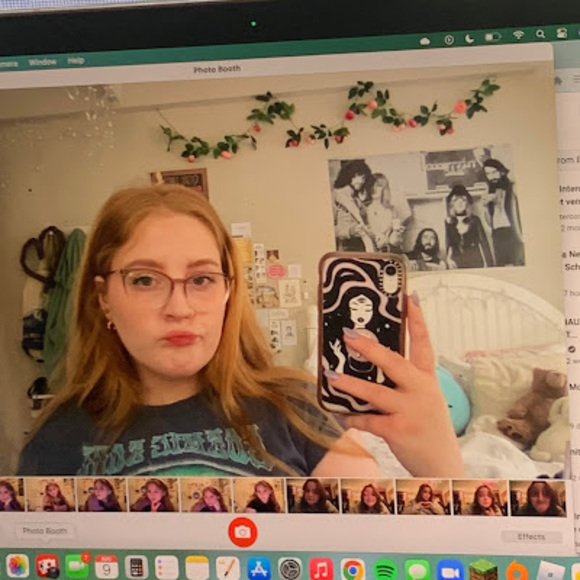 Profile Picture of Autumn Forsing (@autroses) on Poshmark
