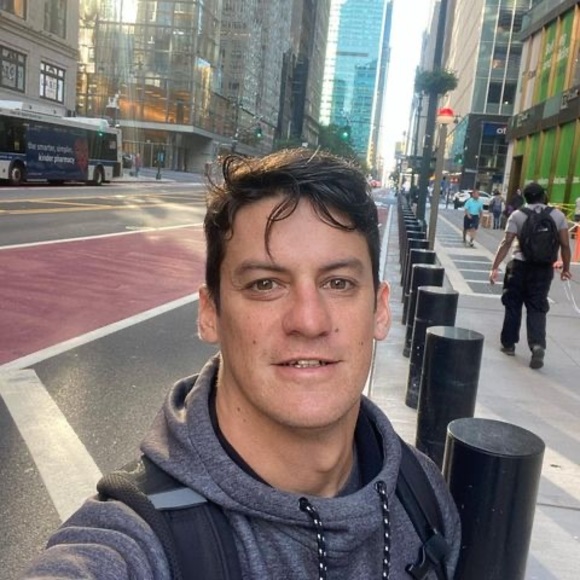 Profile Picture of Emilio Lahaye (@emiliolahaye) on Poshmark