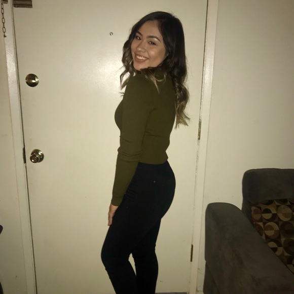 Profile Picture of Mariana Cisneros (@marianaaac1) on Poshmark