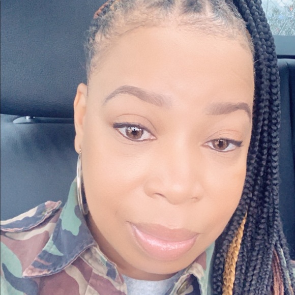 Profile Picture of Jacqueline Page (@page0428) on Poshmark