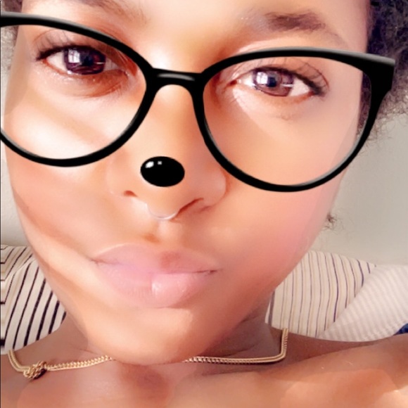 Profile Picture of Dionne Royal (@royald97) on Poshmark