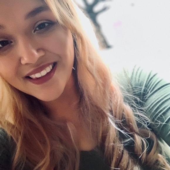 Profile Picture of Tami Mccool (@annasise) on Poshmark