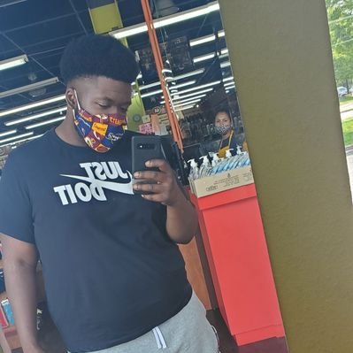 Profile Picture of Mike Lowrey (@that_guy_larry) on Twitter