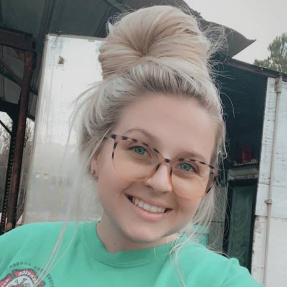 Profile Picture of Ashley Kemper (@ashleymkemper) on Poshmark