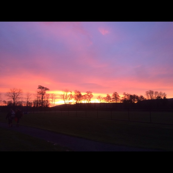 Profile Picture of Mackenzie Eaken (@mackenziela9) on Poshmark