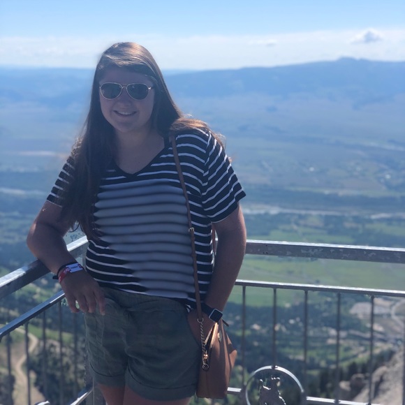 Profile Picture of Carly Block (@carlyblock335) on Poshmark
