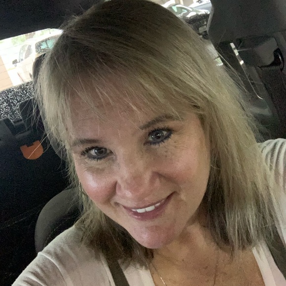 Profile Picture of Cindy Plummer (@ciplummer) on Poshmark