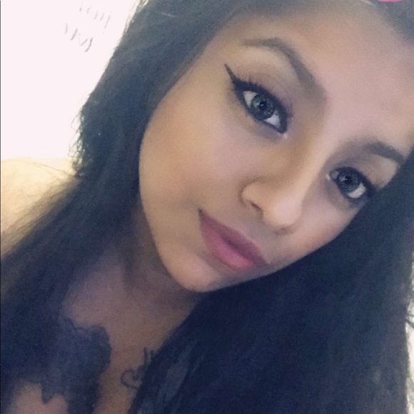 Anel Sanchez - Poshmark Profile Picture of Anel Sanchez (@asavrv) on Poshmark