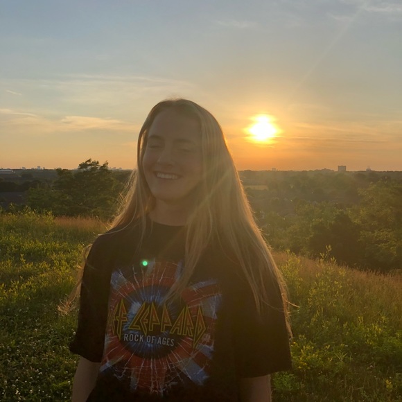 Profile Picture of Jesse Bailey (@jessebaileyy) on Poshmark