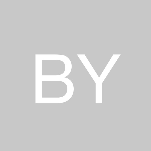 Profile Picture of Bailey Yenglin (@byenglin7) on Poshmark