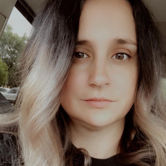 Profile Picture of Cassandra Lambert (@cassandralam330) on Poshmark