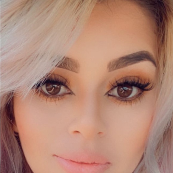 Profile Picture of Yurudia Briones (@amyyuri) on Poshmark