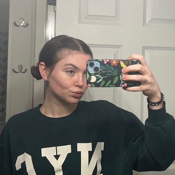 Profile Picture of Lily Sticha (@lilysticha) on Poshmark