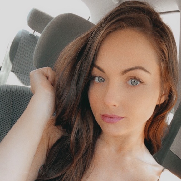 Summer Scott - Poshmark Profile Picture of Summer Scott (@summerscottt) on Poshmark